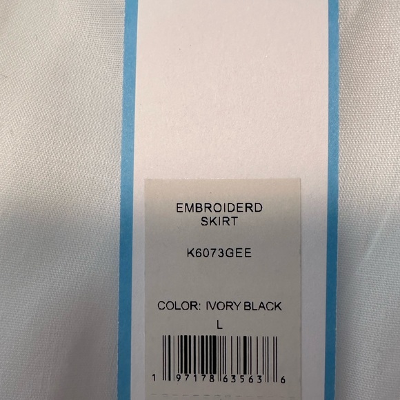 Draper James Geo Embroidered Midi Skirt Womens L Black & White A-Line Smocked - Picture 16 of 16